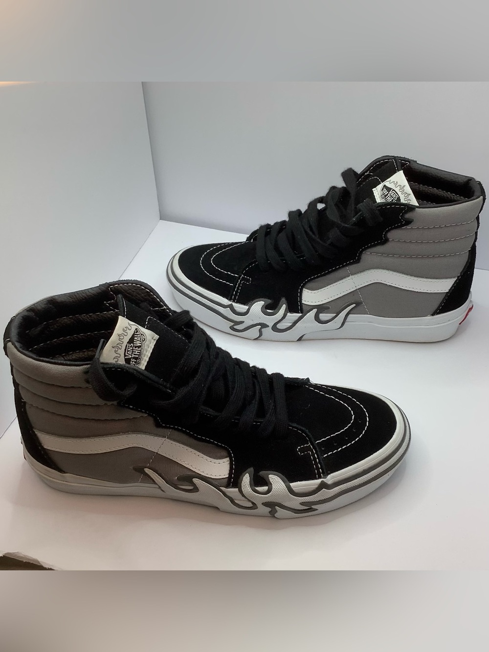 Vans Sk8-Hi Skate Sneaker Men 7 or Women 8.5 Black Grey White Flame High Top